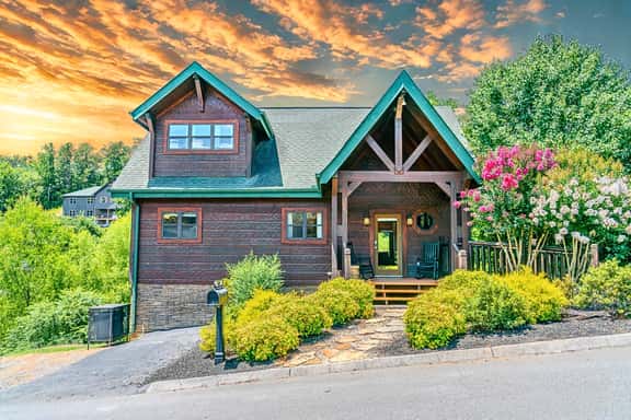 Pigeon Forge • Dollywood • Hot Tub • Sleeps 12 - Image 1