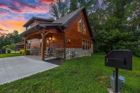 Bear Views | Hot Tub | Fireplace | Easy Access - Image 1